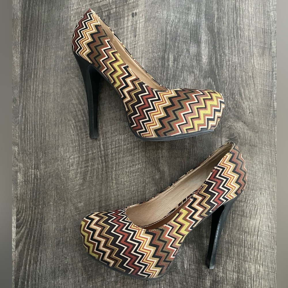 Two Lips brown high heels 👄